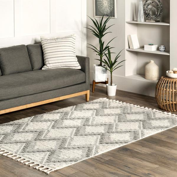 Nuloom Anaïs Diamond High/Low Tassel Area Rug Light Gray