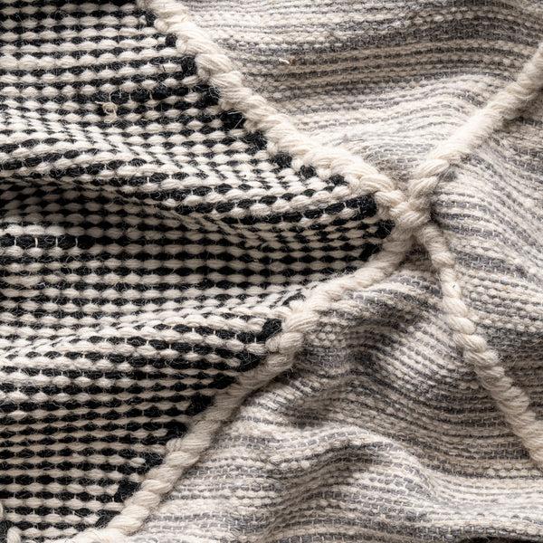 Nuloom Becca Diamond Trellis Tassel Wool Area Rug Ivory