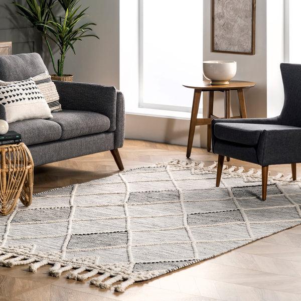 Nuloom Becca Diamond Trellis Tassel Wool Area Rug Ivory
