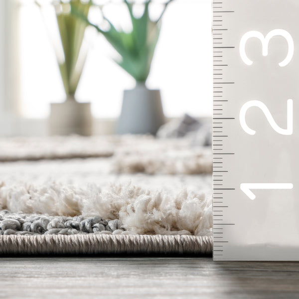 Nuloom Eilaria High/Low Diamond Tasseled Area Rug Gray