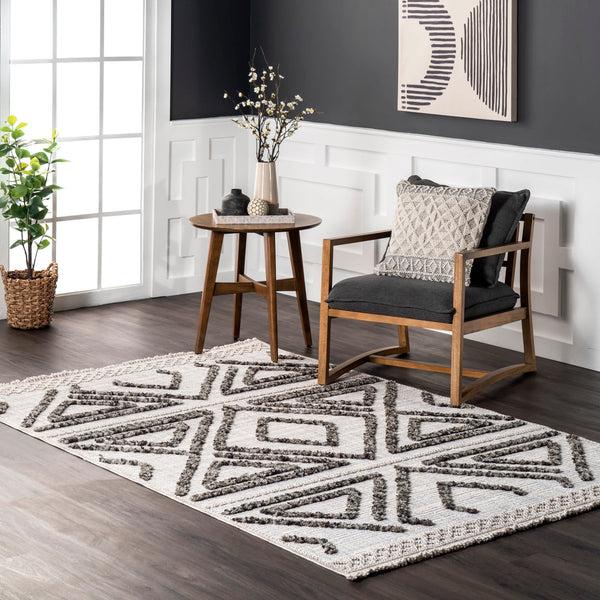 Nuloom Eilene Geometric Diamond Tasseled Area Rug Light Gray