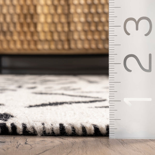 Nuloom Kirsten Hand Loomed Tribal Wool Area Rug Ivory