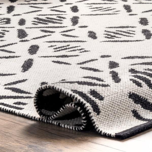 Nuloom Kirsten Hand Loomed Tribal Wool Area Rug Ivory
