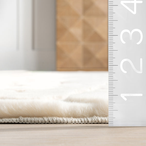 Nuloom Leni Plush Cloud Geometric Machine Washable Ara Rug Off White