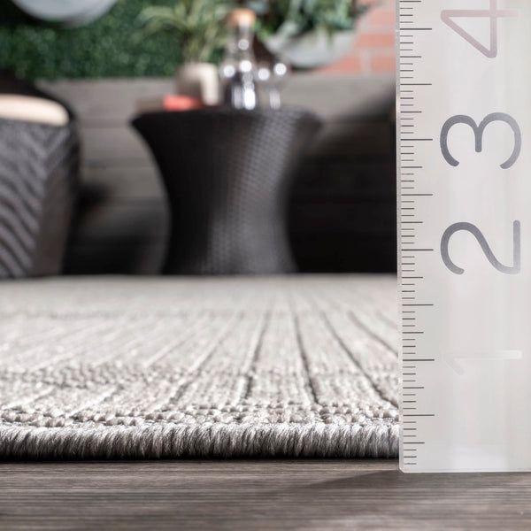 Nuloom Lowen Tribal Indoor/Outdoor Area Rug Light Grey