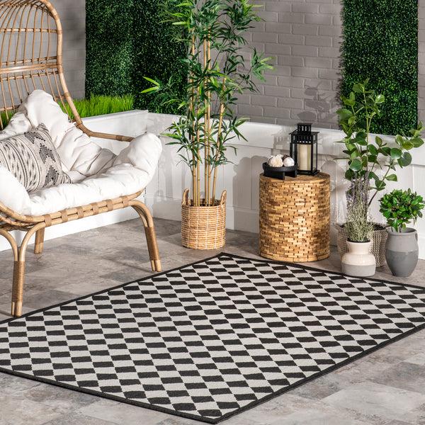 Nuloom Myka Checkered Indoor/Outdoor Area Rug Black And White