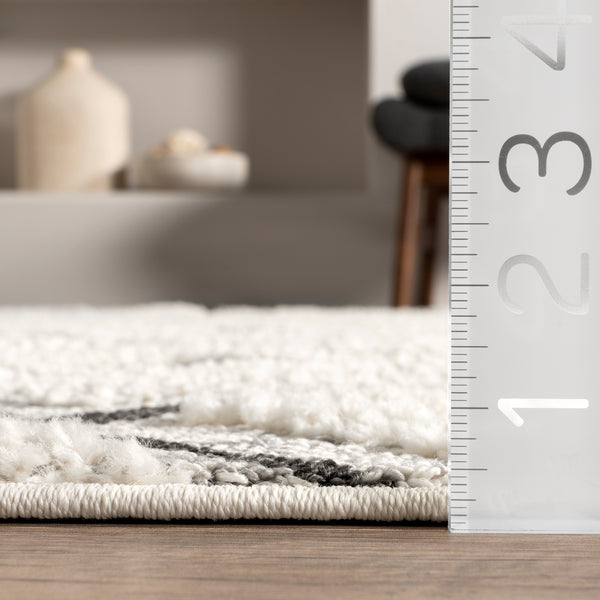 Nuloom Nerissa High/Low Diamond Tasseled Area Rug Beige