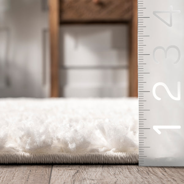 Nuloom Akia Lattice High/Low Tassel Area Rug Cream