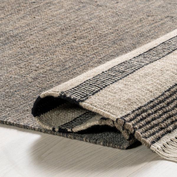 Nuloom Black Brooklyn Tasseled Wool Area Rug Black