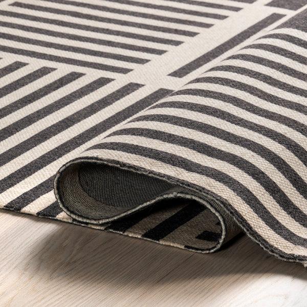 Nuloom Flatiron Tasseled Wool Area Rug Black