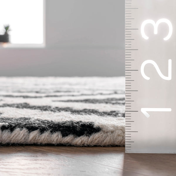 Nuloom Hand Tufted Kellee Area Rug Black