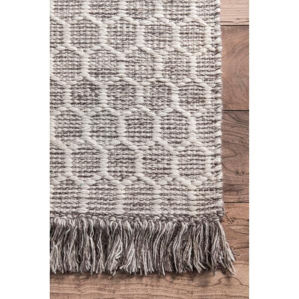Nuloom Handmade Edris Tassel Area Rug Grey