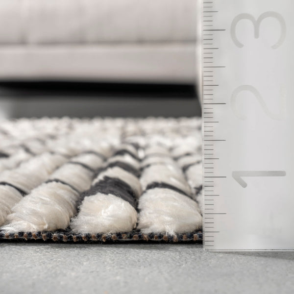 Nuloom Hayes Vine Fringed Area Rug Beige