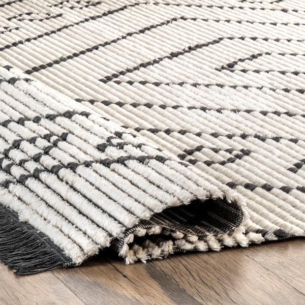 Nuloom Lara Diamond Fringed Area Rug Beige