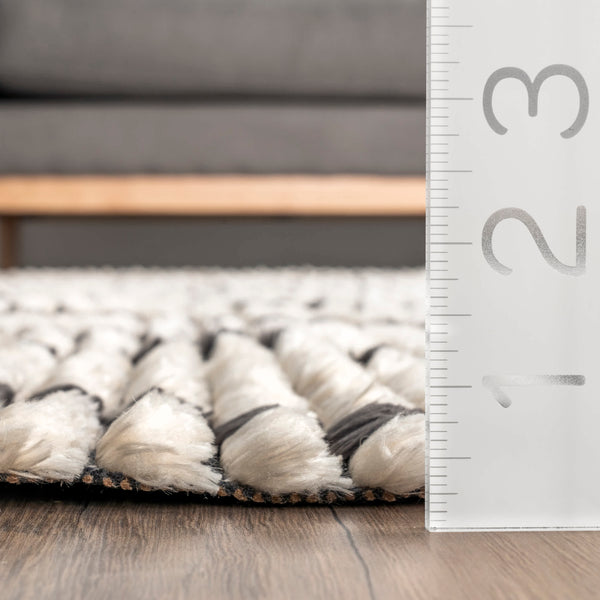 Nuloom Lara Diamond Fringed Area Rug Beige