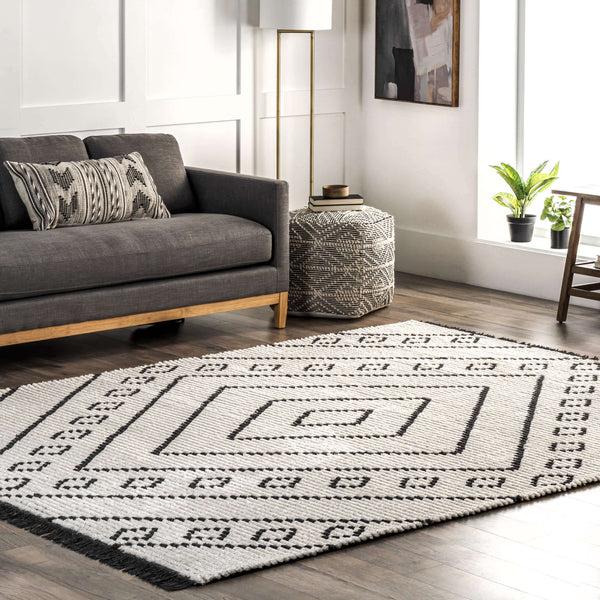 Nuloom Lara Diamond Fringed Area Rug Beige