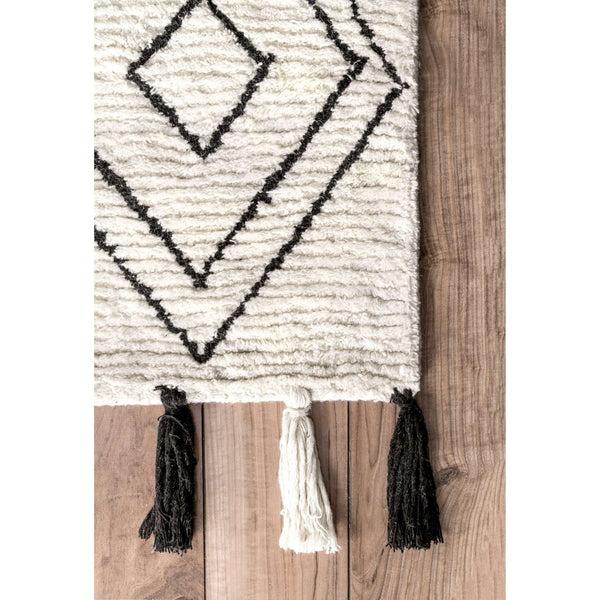 Nuloom Lisha Moroccan Diamond Tassel Ivory
