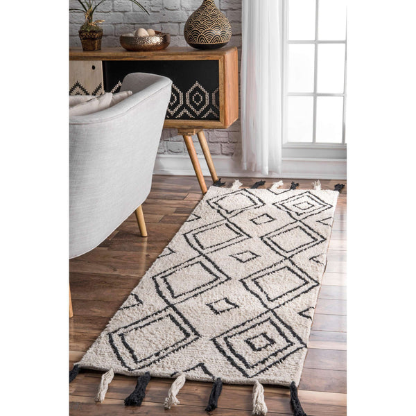 Nuloom Lisha Moroccan Diamond Tassel Ivory