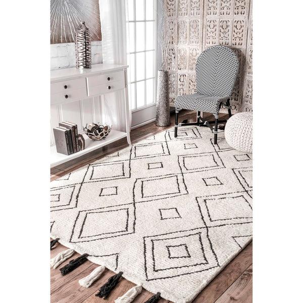 Nuloom Lisha Moroccan Diamond Tassel Ivory