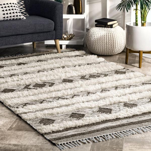 Nuloom Nylah Shaggy Diamonded Stripes Black & White