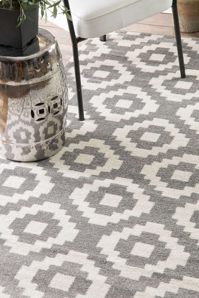Nuloom Pixel Trellis Julian Area Rug Grey