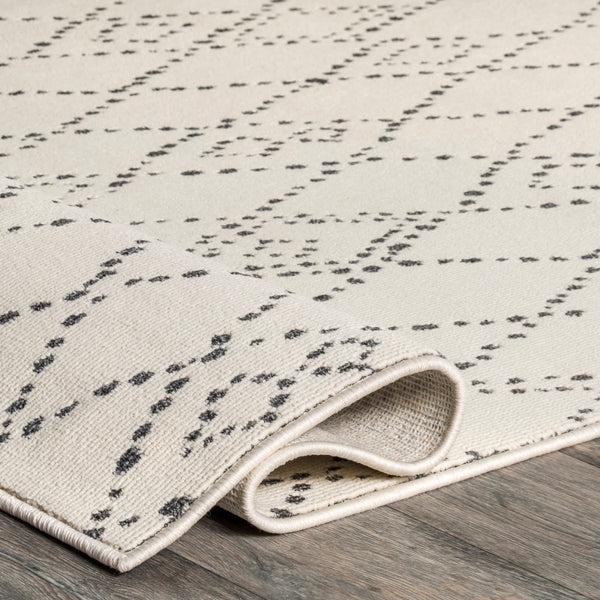 Nuloom Ria Bohemian Diamond Area Rug Beige