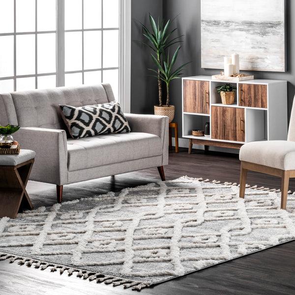 Nuloom Sandra Diamond Trellis High Low Shaggy Tassel Area Rug Light Gray