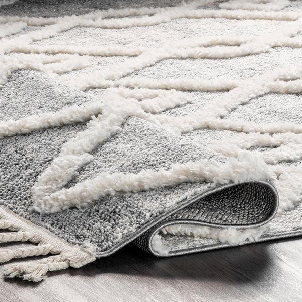 Nuloom Sandra Diamond Trellis High Low Shaggy Tassel Area Rug Light Gray